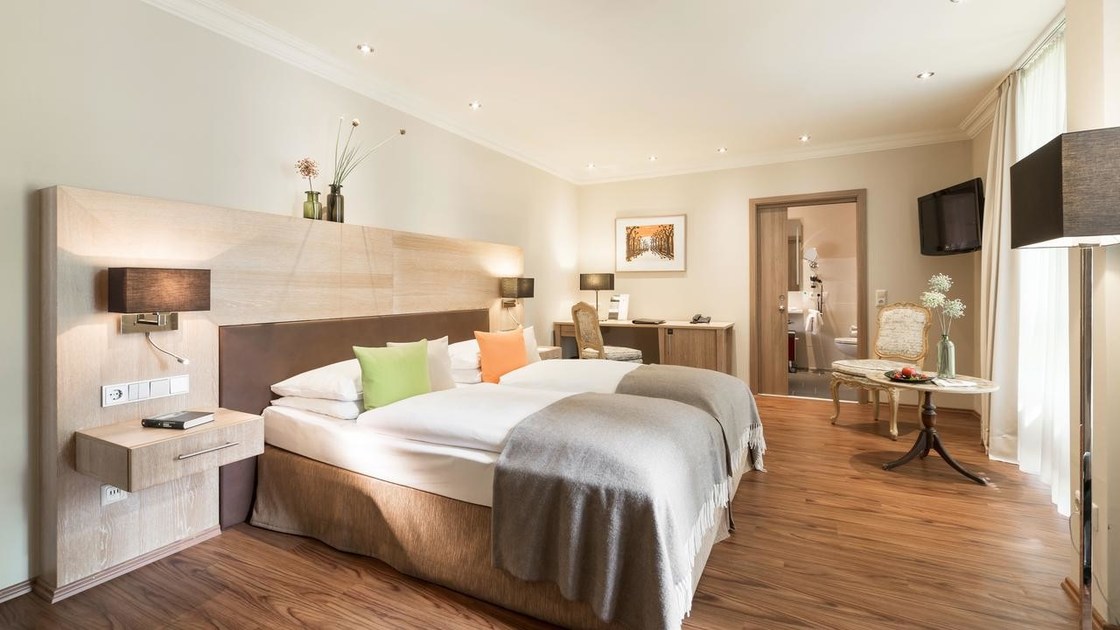 King Size Modern Boutique Hotel Custom Bedroom Suite Wooden Furniture Set