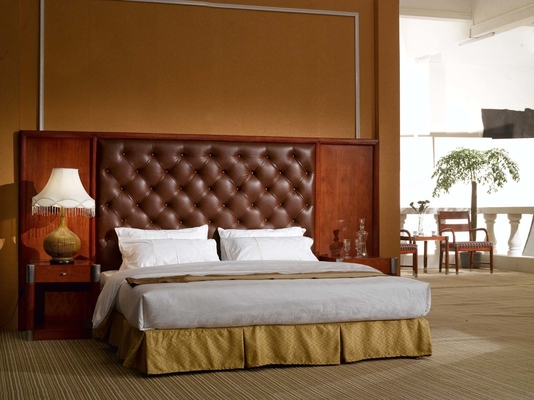 White Platform Hotel Bedroom Furniture Sets With Oak Solid Wood Legs
